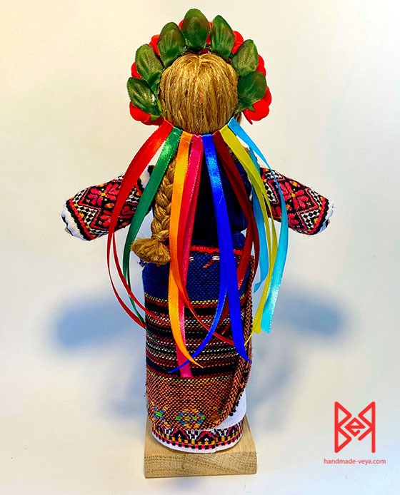 Мотанка «Княгиня у вінку»